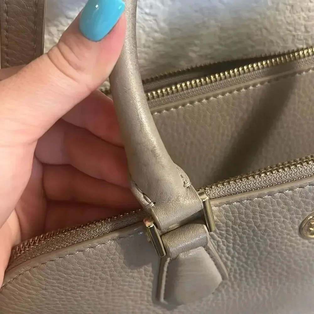 ✨Tory Burch Women's Natural Robinson Pebbled Triple-Zip Tan Satchel✨